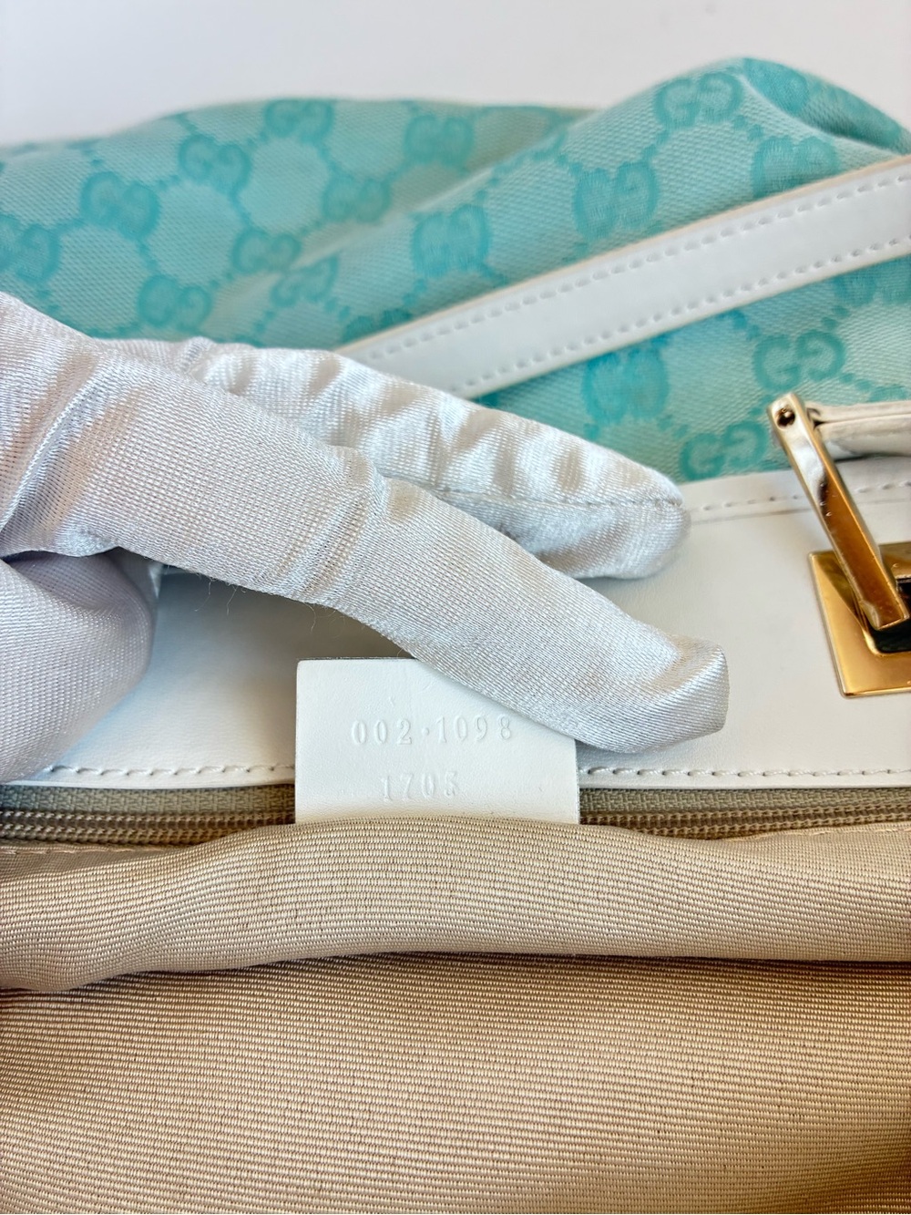 Gucci Mint Green GG Canvas Tote with White Trim - Picture 10 of 10